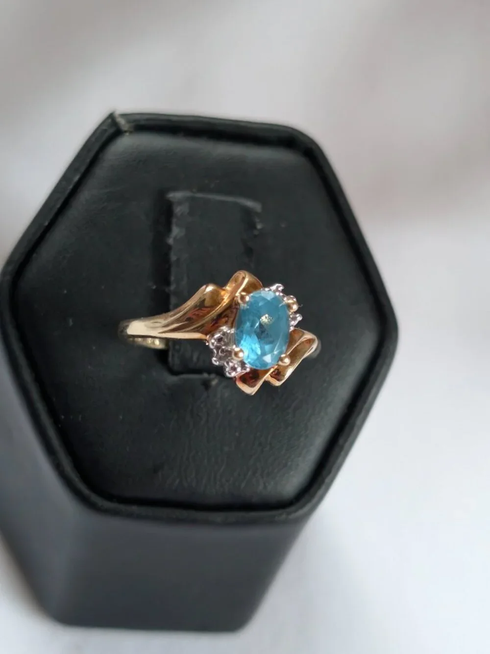 10K Solid Gold  Blue Topaz Diamond Ring- 2.12 g Size 6.75